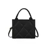 Bolso Tote Grande de Estilo Europeo y Americano con Relieve de Gran Capacidad Simple para Mujer 2025 Nuevo Bolso Acolchado de Moda Tendencia