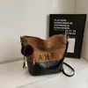 Bolsa Grande de Bordado de Diamantes Estilo Retro para Mujer 2025 Nueva Moda Bolso de Hombro para Viaje Bolso Tote Cubo de Moda