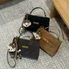 Bolso Kelly Retro de Nicho para Mujer 2026 Nuevo Bolso de Mano Versátil de Moda Cuadrado Pequeño Bolso de Hombro Cruzado Elegante