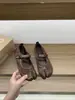 Zapatos únicos de patchwork retro de pezuña de cerdo con punta dividida para mujer, zapatos planos Mary Jane de pezuña de cerdo para primavera y otoño 2026