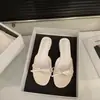 Primer Encuentro con las Sandalias de Tacón Grueso con Lazo de la Temporada Combinadas con un Vestido, Zapatillas Pequeñas Estilo Francés, Zapatos de Hada para Uso en Exteriores, Nuevo Modelo de Verano 2026