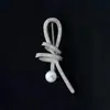 Broche de Lazo de Cinta de Lujo Ligero, Broche de Perlas Elegante Versátil de Gama Alta para Mujer, Pin de Diseño Único, Accesorio para Traje