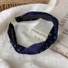 Diadema de estilo coreano azul denim con lunares florales, con dientes, antideslizante, diseño retorcido, accesorio retro de tela para el cabello que hace que el rostro se vea más pequeño