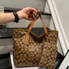 Bolso de hombro tipo tote para el día a día con textura impresa retro, moda europea y americana, nuevo estilo 2026 para mujer, bolso de moda de gran capacidad