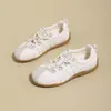 Zapatillas blancas, versátiles zapatos de cordones de otoño, nuevas zapatillas de entrenamiento alemanas 2026, zapatos casuales para estudiantes, cómodos zapatos plateados de suela gruesa para mujer