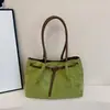 Las populares y ultramodernas bolsas de mano retro de terciopelo de este año, nuevo modelo 2026 para el trabajo y los desplazamientos, bolsa de gran capacidad para mujeres