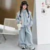 Conjunto de Invierno para Niñas 2026 Nuevo Estilo de Moda Engrosado para Niños Medianos y Grandes Conjunto de Tres Piezas Cálido de Otoño e Invierno con Felpa Adicional