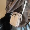 Bolso Pequeño Cuadrado Versátil Casual Estilo Coreano 2026 Verano Nueva Moda Bolso Pequeño Cuadrado de Nailon Bolso Cruzado de Alta Gama de Moda