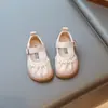 Zapatos de Cuero Plisados Estilo Coreano para Niñas Verano 2025 Nuevos Zapatos de Suela Suave con Velcro Perla Estilo Princesa Zapatos de Suela Suave para Niños Medianos y Grandes