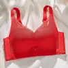 Sutiã push-up sem fio, de espessura média, que junta e sustenta os seios, previne a flacidez e apresenta um design liso, ajustável e macio
