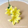 Lírio de Três Cabeças Flor Impressa em 3D Decoração de Mesa de Sala de Jantar de Sala de Estar Arranjo de Flores de Parede de Fundo Flor Artificial Jardim de Monet Fundo 3D Decoração de Casamento