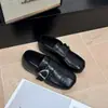 Mocasines de punta cuadrada, estilo británico, colección casual de otoño 2026, diseño sin cordones, nuevos zapatos versátiles de piel, estilo clásico