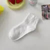 Calcetines blancos para mujer, calcetines sin costuras de primavera y verano, color liso, caña corta, calcetines de confinamiento para mujer, otoño e invierno, simples, combinan con todo, calcetines tipo barco para mujer