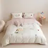 Conjunto de Cama de Quatro Peças em Cetim 100% Algodão Estilo Menina com Bordado de Pônei Fofo, Lençol de Elástico 1.8m 100% Algodão