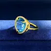 Chegada Nova Anel Azul Marinho de Cristal Artificial Pedra Colorida Transparente Luz Anel de Zircônia Triângulo Geométrico Moda de Luxo Venda Quente