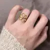 Nuevo anillo versátil único de flor dorada calada para mujer, joyería de anillo abierto con diseño de nicho de alta gama
