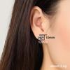 Los pendientes de garra de gato con temperamento negro fresco de Cao Shi Hong Kong, los pendientes de diseño simple y exquisito retro apoyan una generación de cabello