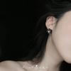 Aretes Camelia estilo Chanel aretes de alta gama flor de celebridad de internet aretes de temperamento elegante estilo retro de Hong Kong al por mayor