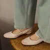 Zapatos Mary Jane huecos en color rojo suave, estilo verano, piel de oveja de capa superior, tacón bajo grueso, sandalias de puntera cerrada sin talón de moda