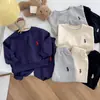 Conjunto de Sudadera Deportiva de Manga Larga con Cuello Redondo Estilo Coreano para Niños Primavera 2026, Conjunto de Dos Piezas de Ropa Infantil Fresco y Moderno Estilo Urbano