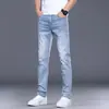 Hong Kong 2026 Primavera Nuevos Jeans Rectos Ajustados para Hombre Estilo Coreano Modernos Elásticos de Alta Gama Casual Pantalones Largos para Primavera y Otoño