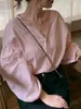 Camisa Retro Francesa de Rayas Rosas con Cuello en V y Mangas de Farol para Mujer Otoño 2025 Nuevo Estilo Suave Elegante Top de Manga Larga