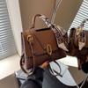Bolsa de Ombro Feminina Tendência de Nicho Outono e Inverno 2024 Nova Moda Padrão Trançado Simples Versátil Transversal Pequena Quadrada Cross-Border