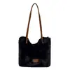 Bolsa tote de pelúcia da moda outono e inverno estilo coreano transfronteiriça para mulheres, nova bolsa de ombro elegante de grande capacidade, bolsa de ombro para o dia a dia