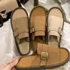 Sapatos femininos 2026 moda verão novo estilo sandálias slip-on de sola macia para uso externo, chinelos casuais confortáveis de sola grossa baixa