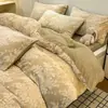 Conjunto de Cama Simples de Veludo com Relevo 3D Leite Veludo Quatro Peças Espessado Quente para Outono e Inverno Lençóis de Cama Capas de Edredom Roupa de Cama