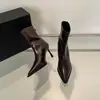 Botas de Salto Alto Chuyuji para Tornozelo Outono/Inverno 2026 Novas Botas de Tornozelo Versáteis Europeias e Americanas Bico Fino Botas Slim Retrô Salto Fino Preto