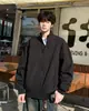Chaqueta de Entrenador Resistente al Agua, al Viento y a la Suciedad de Cuello Alto para Hombre Otoño/Invierno 2025, Estilo Americano, Abrigo Corto, Gama Alta, Cortavientos de Hombro Recto
