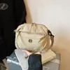 Nova bolsa de ombro casual de lona de nylon para o verão de 2026, bolsa pequena versátil e estilosa com múltiplos compartimentos