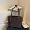 Bolsa de Ombro Versátil Estilo Inverno Retrô Transfronteiriça para Mulheres 2026 Nova Bolsa de Mão Estilo Coreano Grande Capacidade Tote