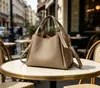Bolsa de Mão Feminina em Couro Macio 2026 Estilo Cesta de Alta Qualidade Bolsa de Ombro Versátil Bolsa Transversal Estilo Balde