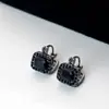 Marea negra estilo fresco hebilla de oreja cuadrada red popular moda lujo temperamento nicho de alta gama pendientes de doble cara pendientes venta al por mayor