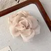 Grampo de Cabelo Flor de Camélia em Renda com Atmosfera Super Feérica, Presilha Tubarão, Acessório de Cabelo Estilo Férias na Praia, Ornamento de Cabelo Flor para Cabelo Semi-Preso