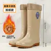 Botas de chuva de cano alto para mulheres, sapatos impermeáveis da moda, botas de chuva longas, sapatos de borracha antiderrapantes para cozinha, cobre-sapatos de trabalho, de altura média