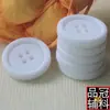 Botões de Resina Atacado para Casacos, Trench Coats, Suéteres e Jaquetas em Branco e Preto, Redondos, de Quatro Furos, 18-30mm