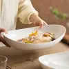 Bol ovalado de porcelana blanca de fábrica para ensalada de frutas vajilla de hotel bol tipo lingote de alta gama plato para el hogar plato para pescado
