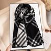 Nuevo Modelo 2025, Bufanda Cuadros Blanco y Negro Estilo Park Seo-Yeon para Mujer, Otoño e Invierno Lana de Alta Gama Estilo Coreano Versátil Bufanda de Cuello de Moda