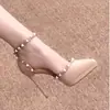Tacones Altos de Punta Aguda con Remaches Estilo Francés, Nuevas Sandalias Plataforma Huecas Versátiles de Color Nude con Una Correa para Primavera/Verano, Sexy