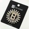 Broche de Aleación de Gama Alta para Mujer, Lujo Ligero con Pedrería, Elegante Pin Fijo Antiexposición, Accesorio para Abrigo con Diseño Floral