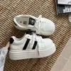 Tênis Feminino Casual Fashion Versátil para Uso Externo, Verão 2026, Novo Estilo, Biqueira de Concha, Baixo, Colorido, Sola Grossa, Aumenta a Altura