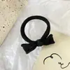 Diadema a Cuadros Blanco y Negro Metálica, Anillo para el Cabello de Corazón a Cuadros, Accesorio para el Cabello Fresco y Femenino, Goma para el Cabello