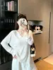 Cubierta Protectora Solar Relajada Estilo Old Money para Mujer, Top de Punto de Seda Helada, Ropa Exterior Holgada de Verano con Cuello en V, Camiseta Ligera de Manga Larga