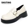 Mocassins 2026 Primavera Novo Estilo Sapatos Pequenos de Couro Slip-On Solado Macio Superfície Macia Confortáveis Sapatos Individuais para Combinar com Saias Jk