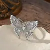Anel Aberto Personalizado com Zircônia Inlaid Novo Estilo Outono/Inverno para Mulheres, Anel de Borboleta com Pérola de Design de Nicho, Anel Exquisito para Dedo Indicador