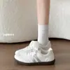 Zapatillas de entrenamiento alemanas de alta moda populares para mujer, nuevas zapatillas de otoño 2026, zapatos casuales versátiles de nicho con suela gruesa