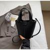 Bolsa Feminina Novo Modelo 2026 Design de Nicho Bolsa de Mão com Padrão Lichia, Toque de Luxo, Bolsa de Ombro e Transversal Estilo Cesta